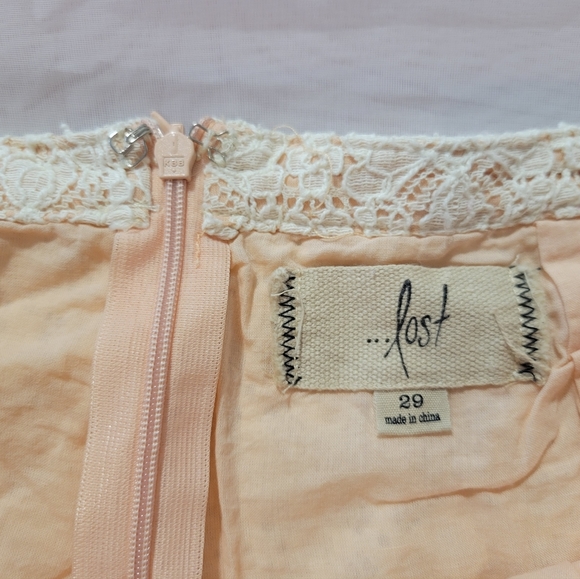 Lost lace shorts - Picture 2 of 3